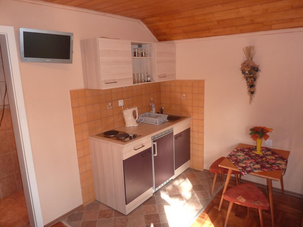 Vadasztanya Apartmanhazak Siófok Pokoj fotografie