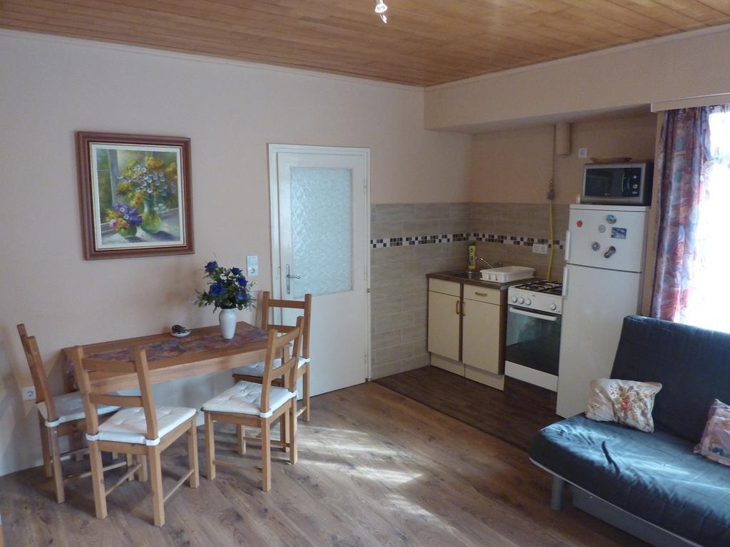 Vadasztanya Apartmanhazak Siófok Pokoj fotografie
